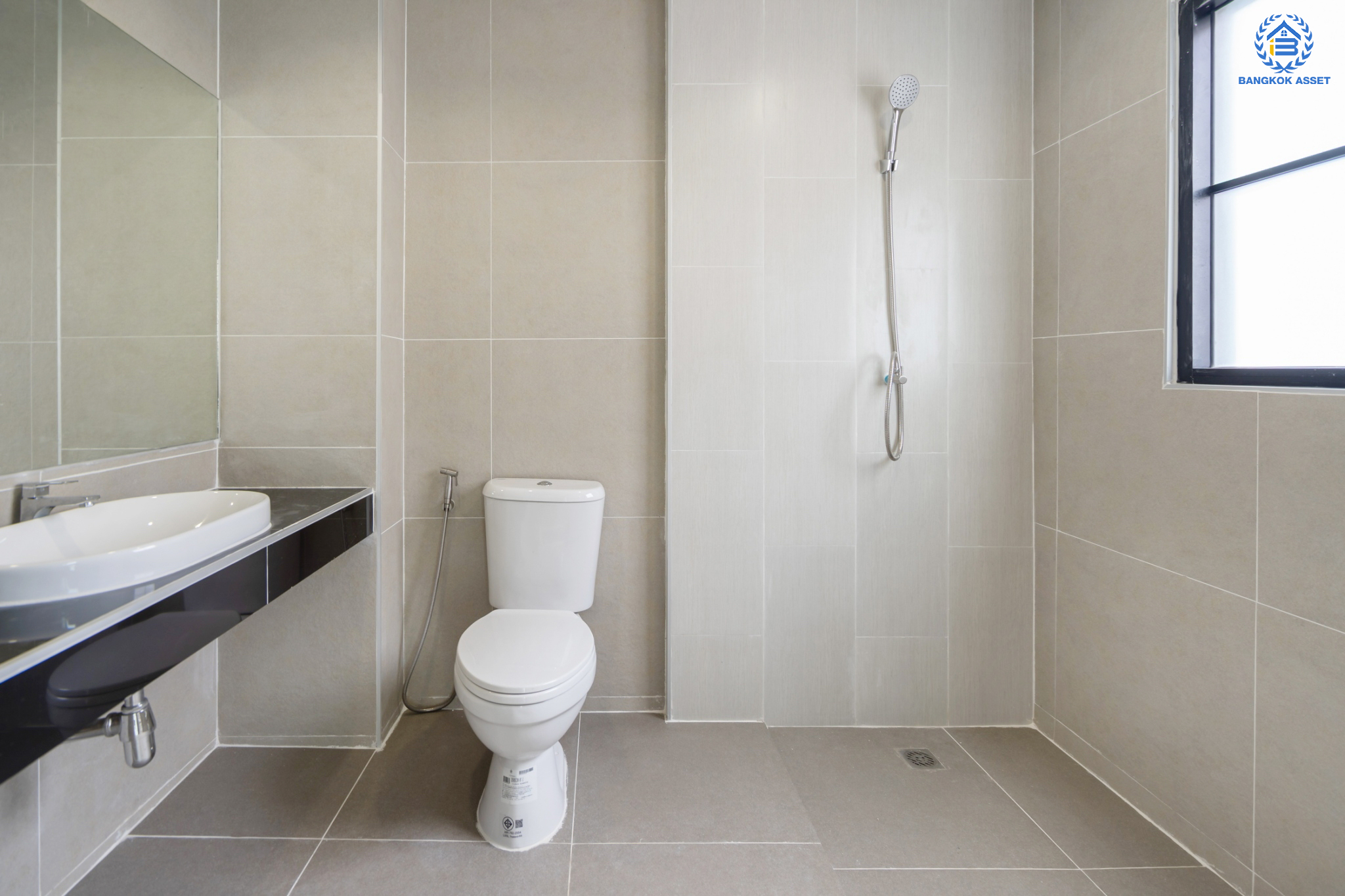 บ้านมือสองตกแต่งใหม่ ม.เน็พปาร์ควิลล่า เกษตร-นวมินทร์ ทาวน์โฮม 3 ชั้นหลังใหญ่ เนื้อที่ 30 ตร.ว. ฟังก์ชัน 3 ห้องนอน 4 ห้องน้ำ (ห้องนอนทุกห้องมีห้องน้ำในตัว) 1 ที่จอดรถ Living Roomก กว้างขวาง บนทำเลใจกลางเมือง! เชื่อมต่อทั้ง ถ.ประเสริฐมนูญกิจ, ถ.ลาดพร้าว, ถ.รามอินทรา ใกล้ The Walk เกษตรนวมินทร์, ทางด่วนรามอินทรา และรถไฟฟ้าสายสีน้ำตาล "สถานีโรงเรียนสตรีวิทยา2"...